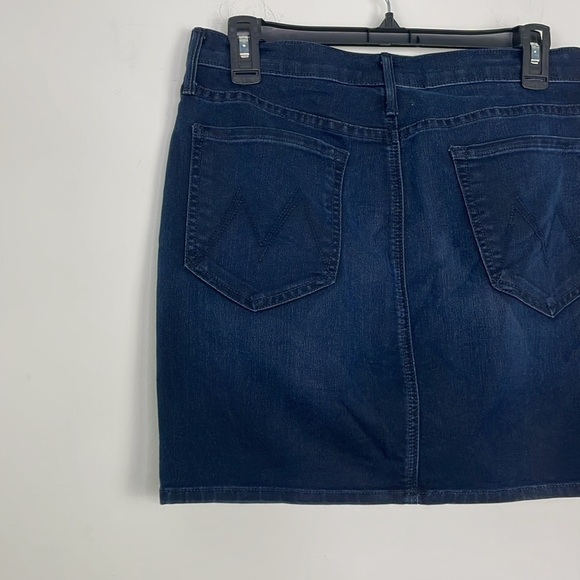 Mother High Waist Denim Mini Skirt in Twilight Whispers. Size 30. - Picture 6 of 12